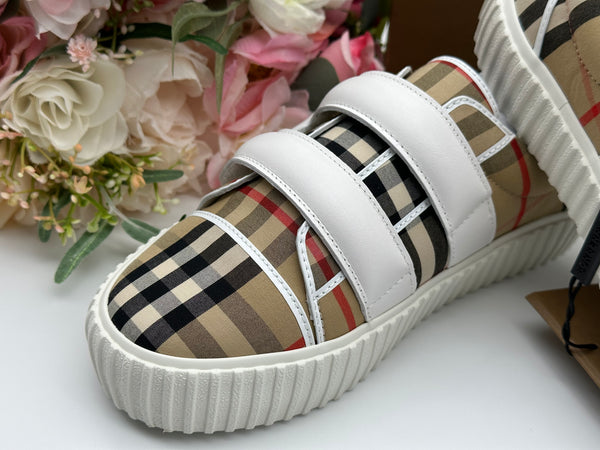 Authentic Burberry Kids Beige Mark Check Low Top Canvas Sneaker Shoes  Size US 3 EU 35